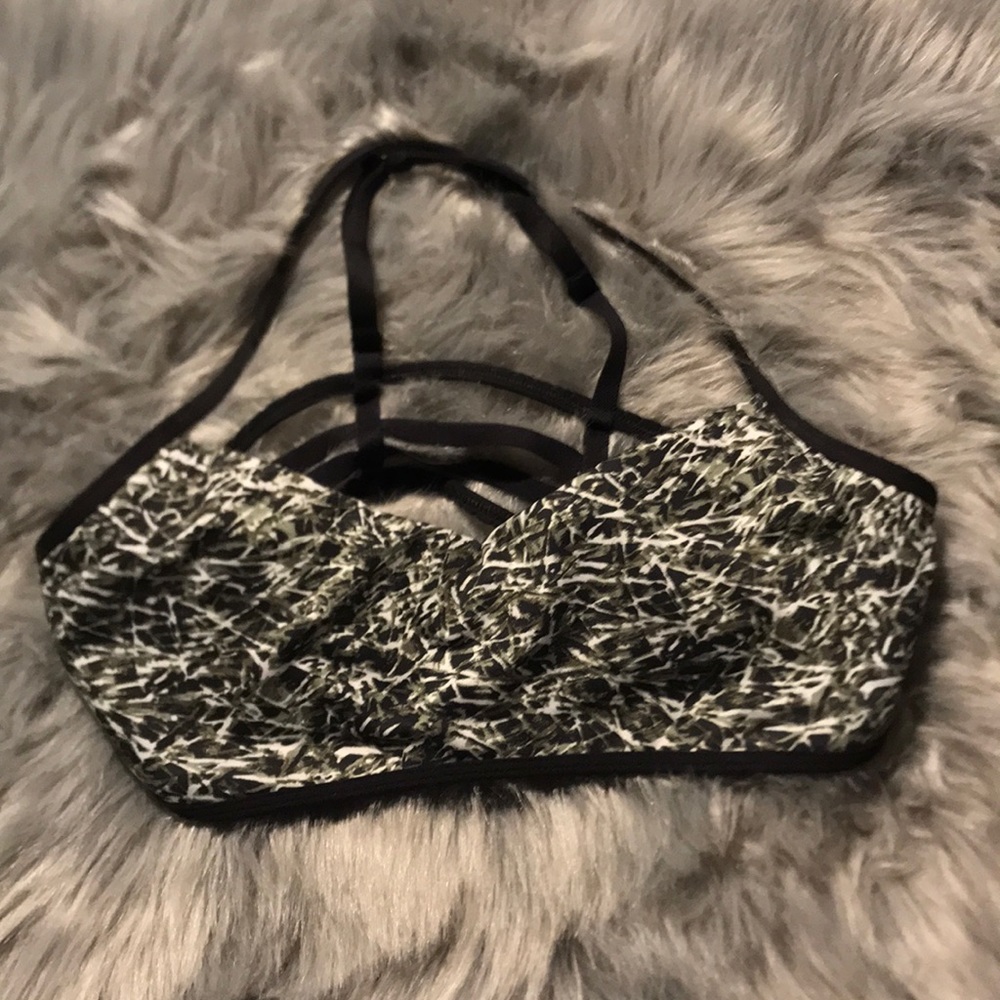 Lululemon cage bra size 10 fits really small